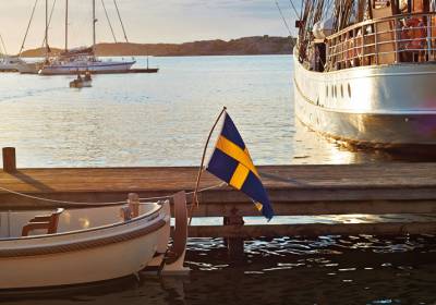 Ruotsalaiset nauttivat auringosta ja veneilystä.
